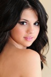 Selena Gomez, Face