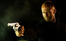 Jason Statham with a Gun in the movie "Blitz"