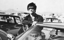 Bruce Lee wearing sunglasses, Black & White