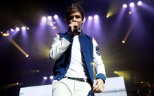 Liam Payne Singing on the Stage