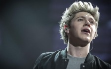 Niall Horan Singing