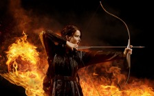 The Hunger Games: Jennifer Lawrence as Katniss Everdeen, Bow & Arrow