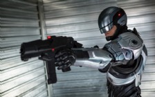 RoboCop: Joel Kinnaman with a Gun as Alex Murphy